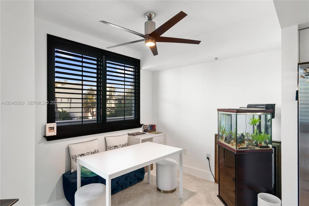 For Sale: $609,000 (1 beds, 1 baths, 826 Square Feet)