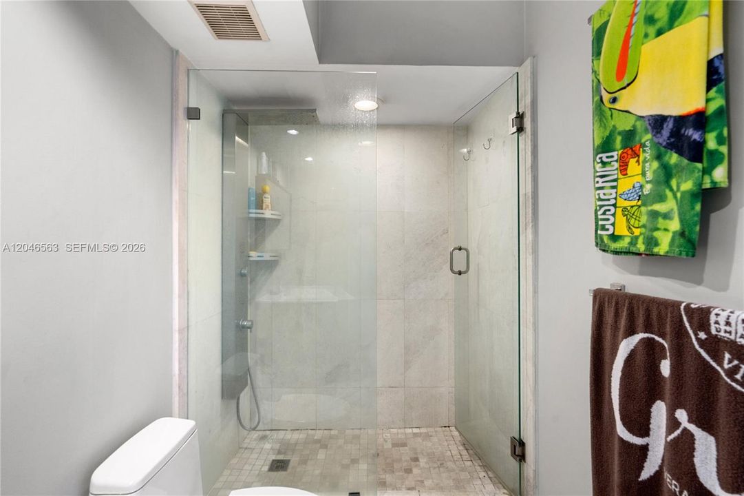 For Sale: $609,000 (1 beds, 1 baths, 826 Square Feet)
