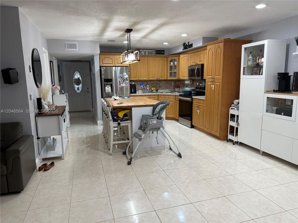 For Rent: $3,300 (3 beds, 2 baths, 1606 Square Feet)