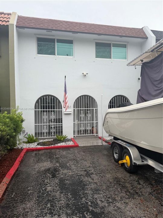 For Rent: $3,300 (3 beds, 2 baths, 1606 Square Feet)