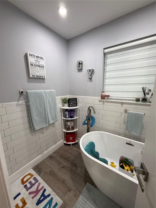 For Rent: $3,300 (3 beds, 2 baths, 1606 Square Feet)