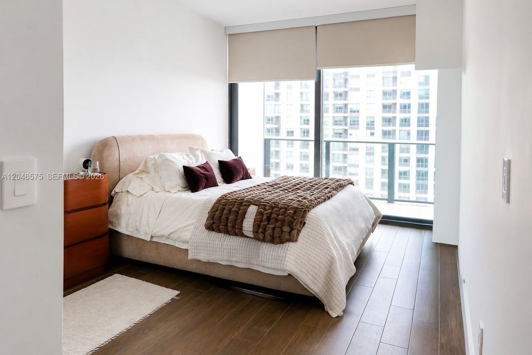 For Sale: $579,000 (1 beds, 1 baths, 854 Square Feet)