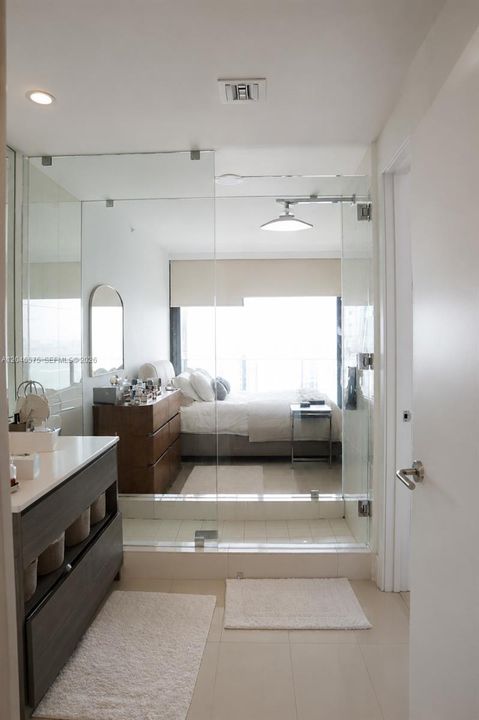 For Sale: $579,000 (1 beds, 1 baths, 854 Square Feet)