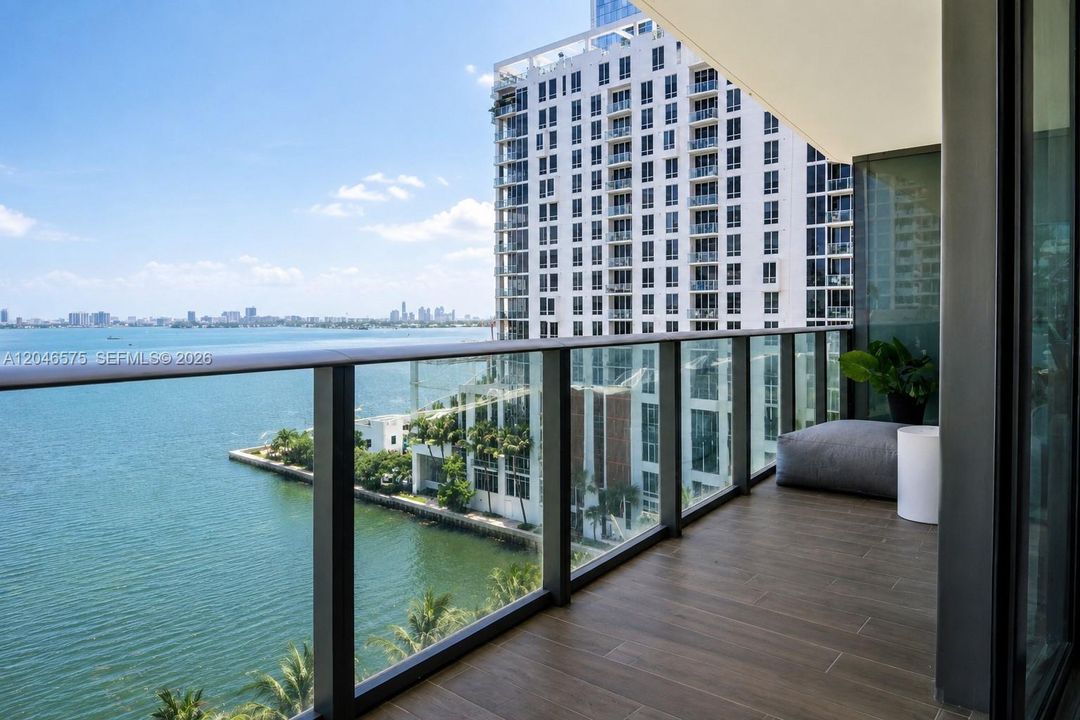 For Sale: $579,000 (1 beds, 1 baths, 854 Square Feet)