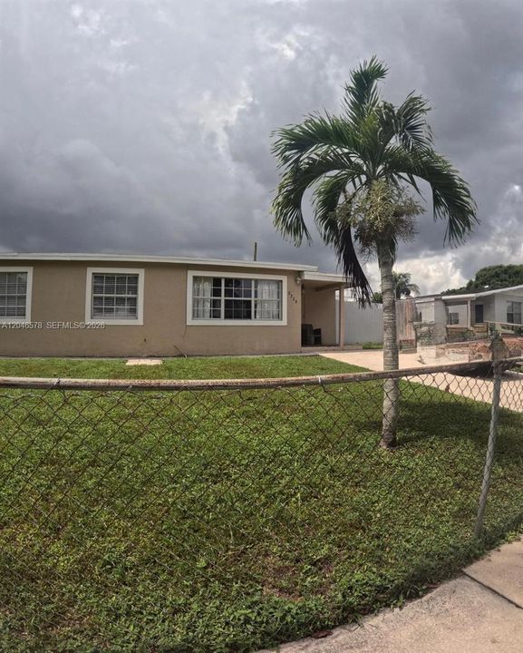 For Rent: $2,700 (3 beds, 2 baths, 850 Square Feet)