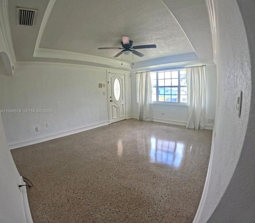 For Rent: $2,700 (3 beds, 2 baths, 850 Square Feet)