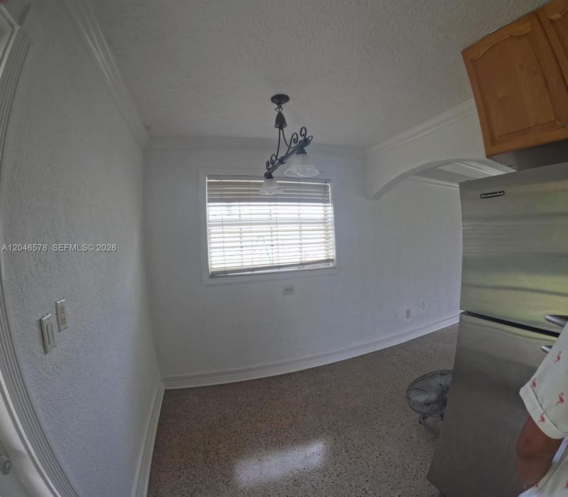 For Rent: $2,700 (3 beds, 2 baths, 850 Square Feet)