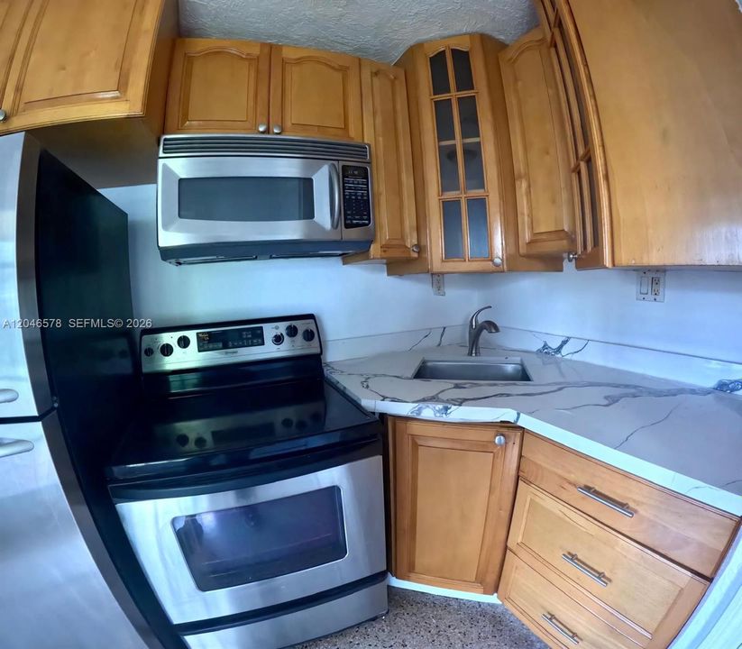 For Rent: $2,700 (3 beds, 2 baths, 850 Square Feet)