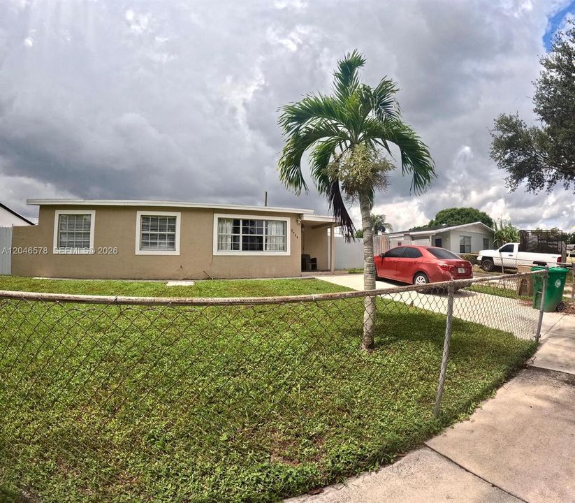 For Rent: $2,700 (3 beds, 2 baths, 850 Square Feet)