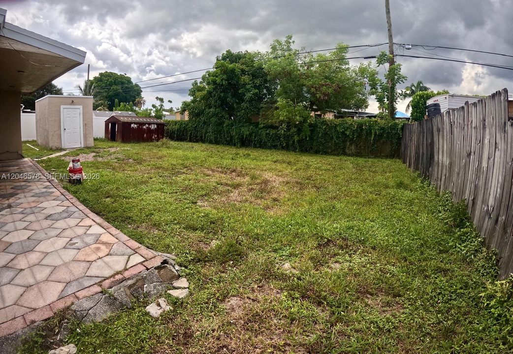 For Rent: $2,700 (3 beds, 2 baths, 850 Square Feet)