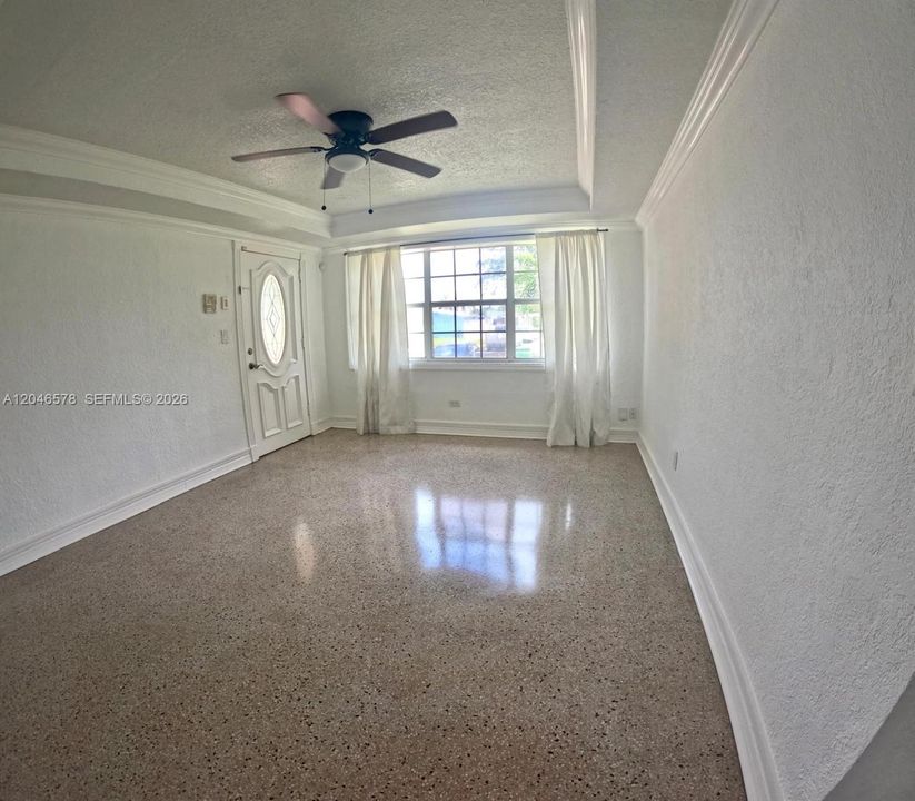 For Rent: $2,700 (3 beds, 2 baths, 850 Square Feet)