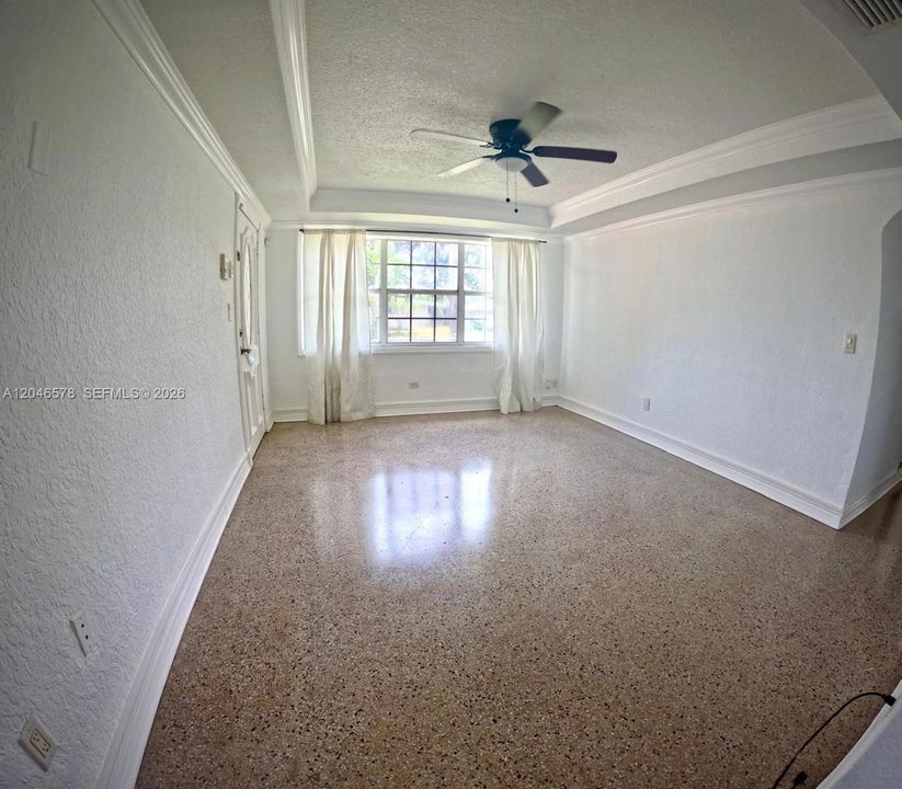 For Rent: $2,700 (3 beds, 2 baths, 850 Square Feet)