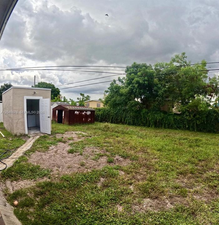 For Rent: $2,700 (3 beds, 2 baths, 850 Square Feet)