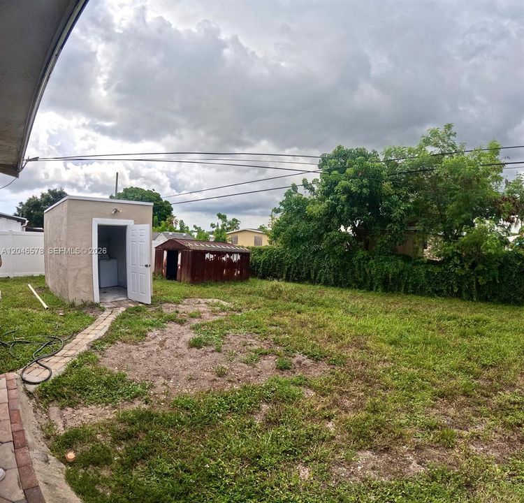 For Rent: $2,700 (3 beds, 2 baths, 850 Square Feet)