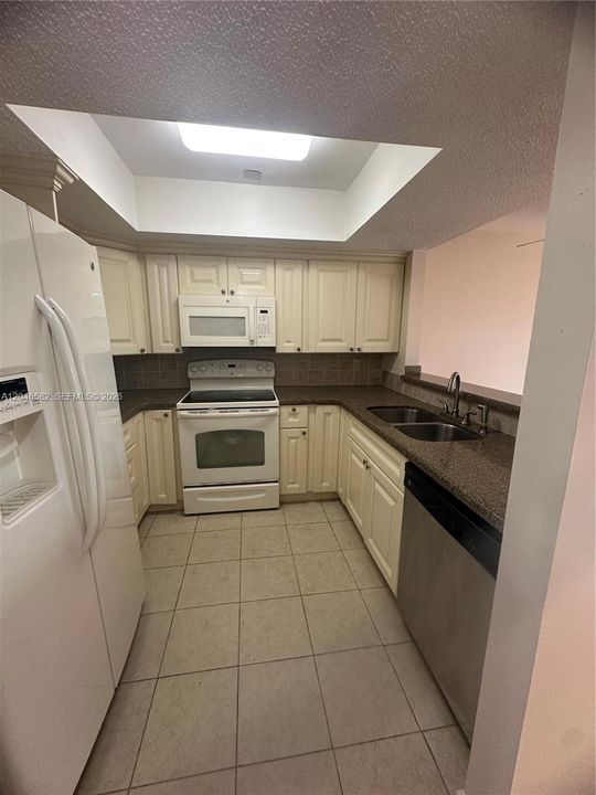 For Rent: $2,450 (2 beds, 2 baths, 1336 Square Feet)