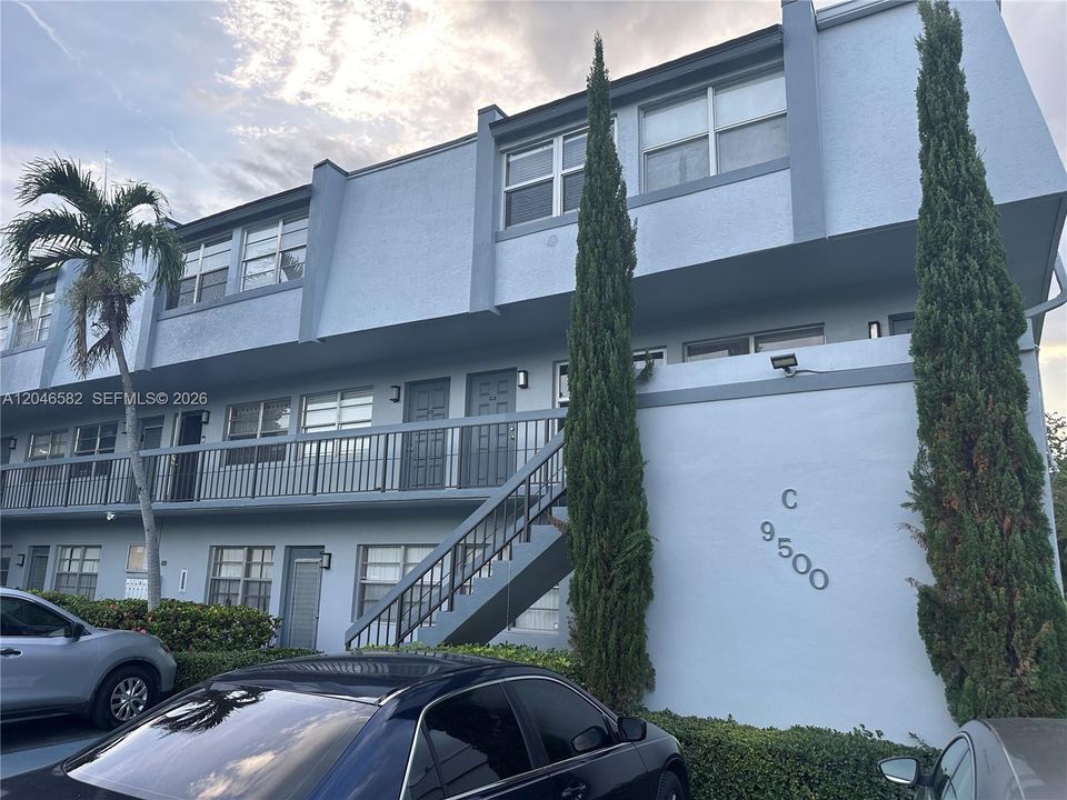 For Rent: $2,450 (2 beds, 2 baths, 1336 Square Feet)