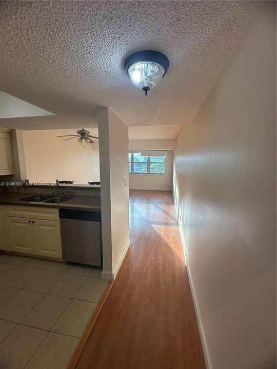 For Rent: $2,450 (2 beds, 2 baths, 1336 Square Feet)