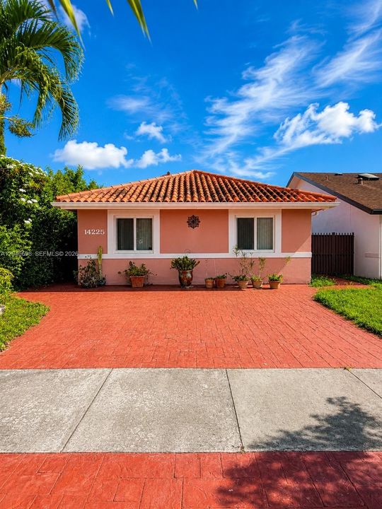 На продажу: $652,999 (3 спален, 2 ванн, 1560 Квадратных фут)