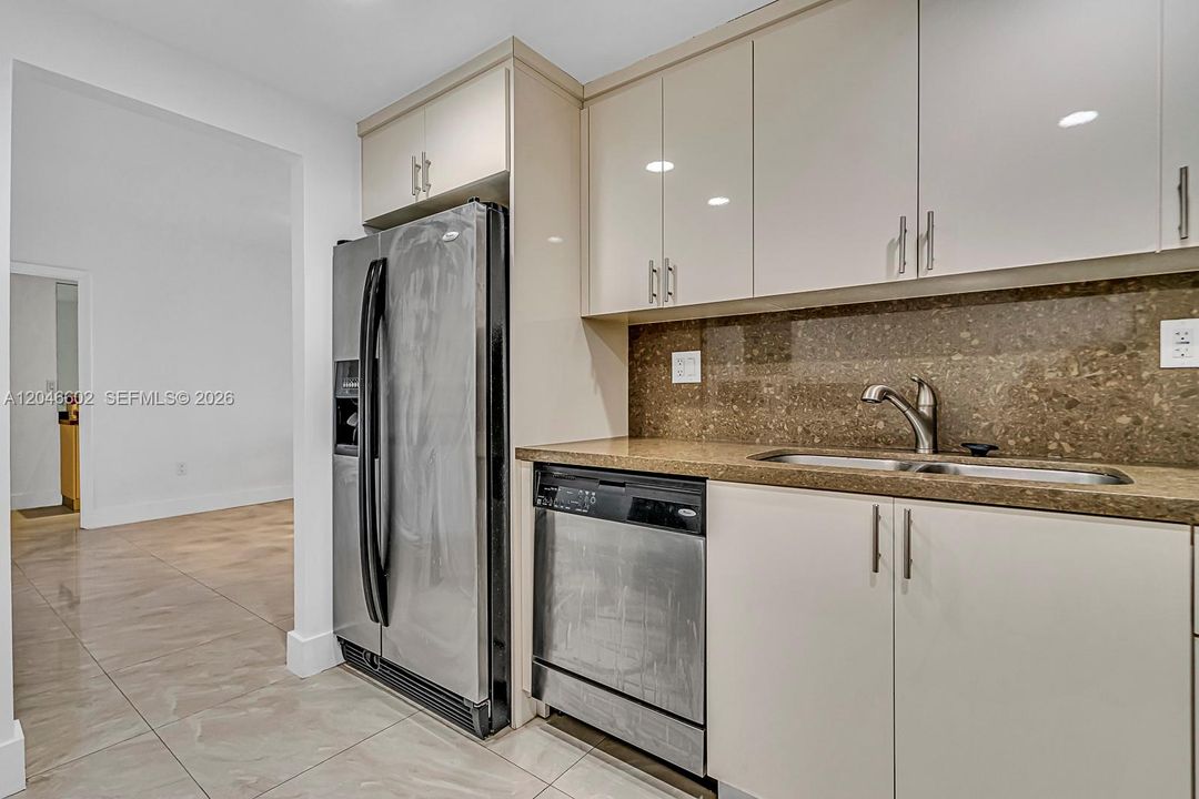На продажу: $257,000 (1 спален, 2 ванн, 762 Квадратных фут)
