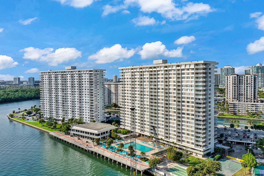 На продажу: $257,000 (1 спален, 2 ванн, 762 Квадратных фут)
