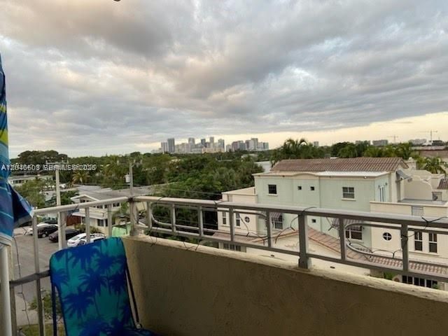 For Sale: $250,000 (2 beds, 1 baths, 850 Square Feet)
