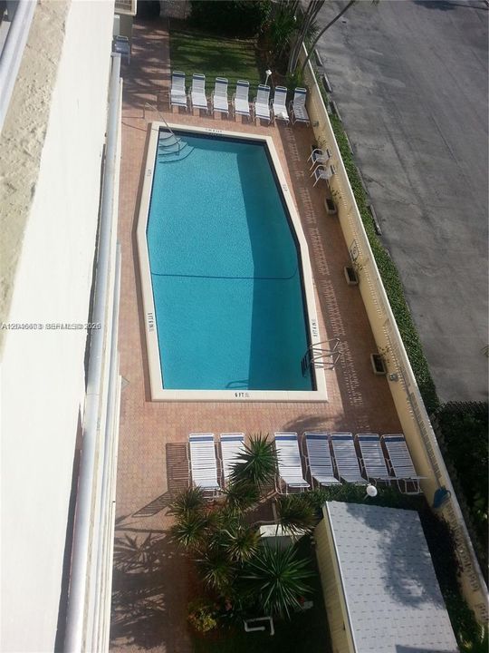 For Sale: $250,000 (2 beds, 1 baths, 850 Square Feet)