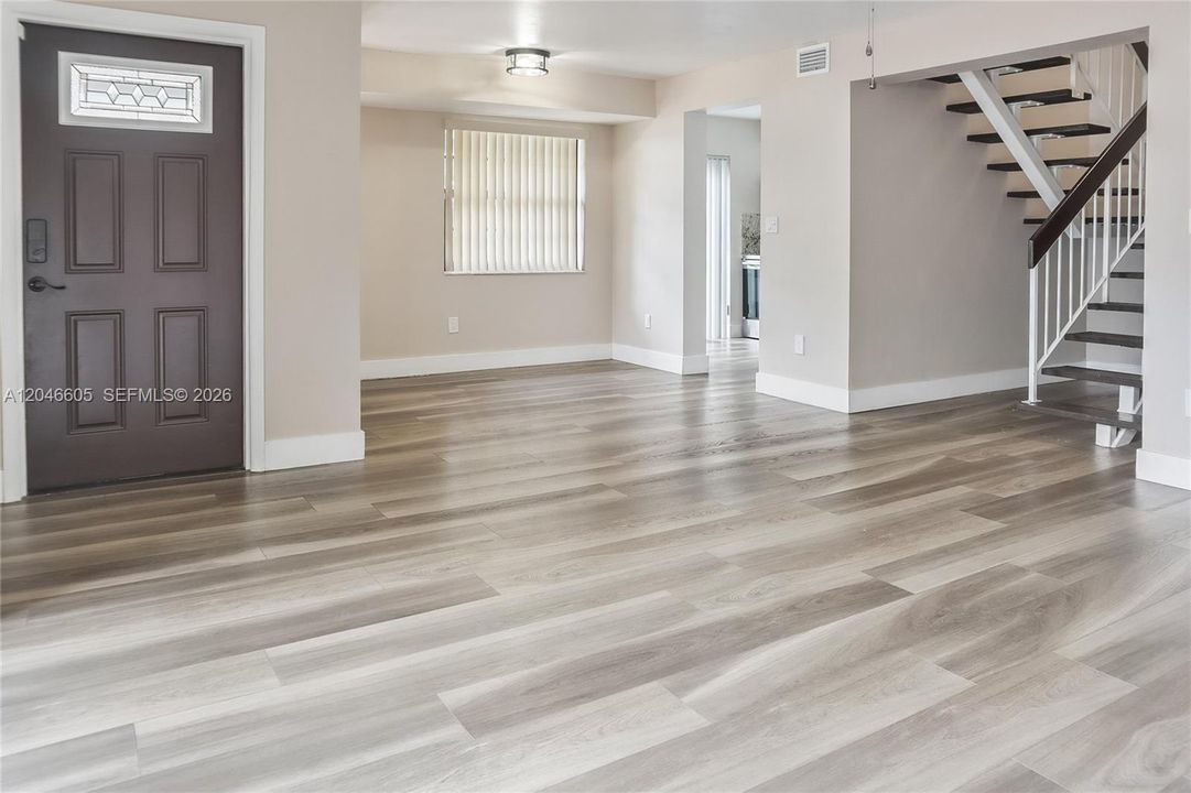 For Sale: $400,000 (2 beds, 2 baths, 1289 Square Feet)
