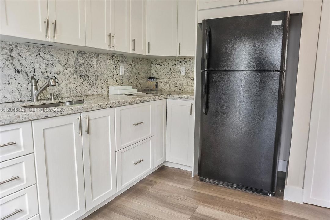 For Sale: $400,000 (2 beds, 2 baths, 1289 Square Feet)