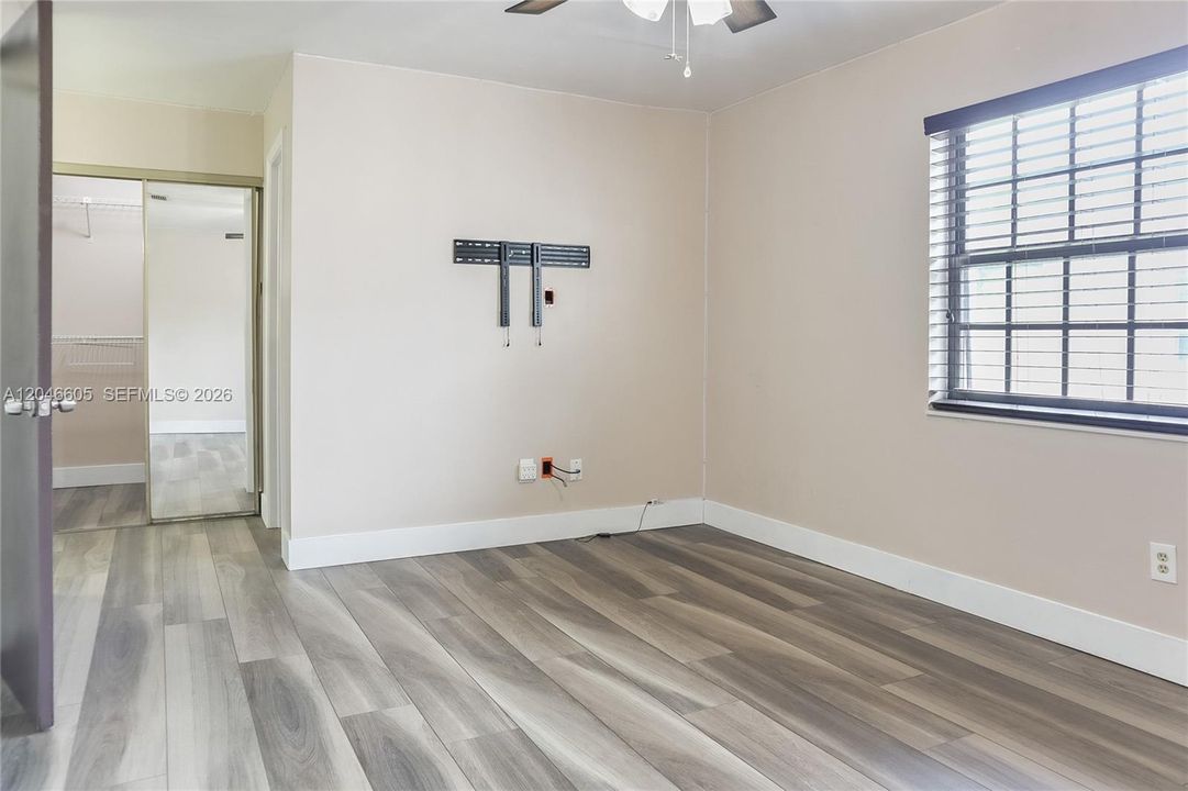 For Sale: $400,000 (2 beds, 2 baths, 1289 Square Feet)
