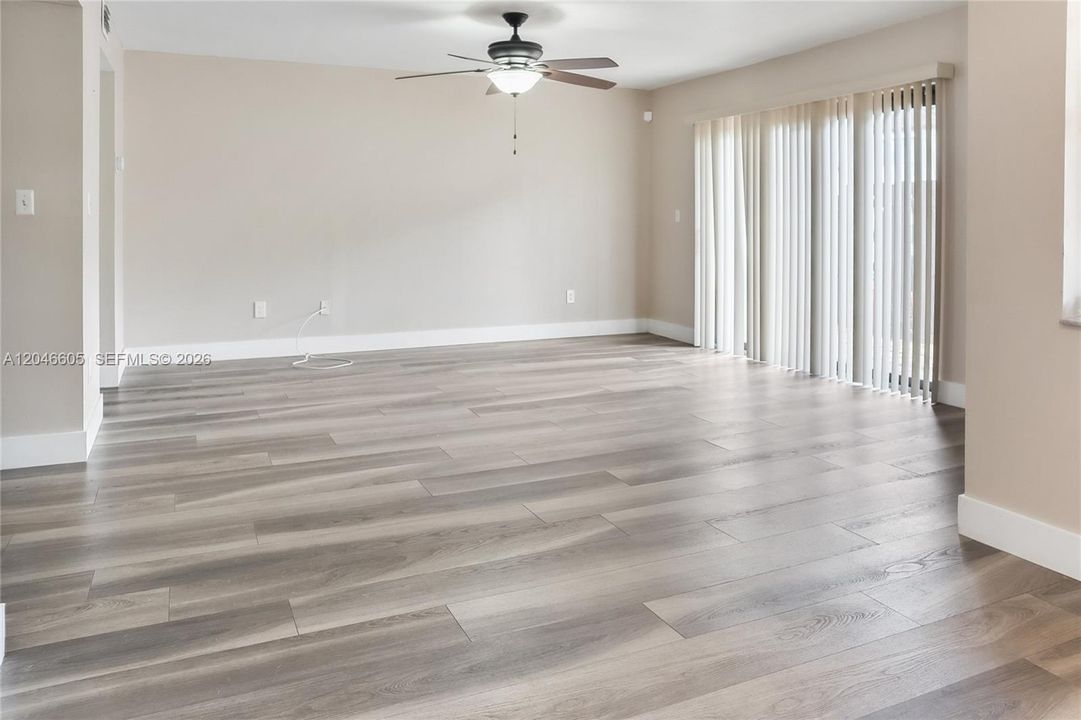 For Sale: $400,000 (2 beds, 2 baths, 1289 Square Feet)