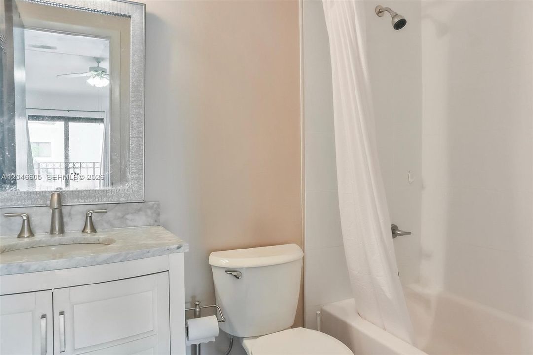 For Sale: $400,000 (2 beds, 2 baths, 1289 Square Feet)
