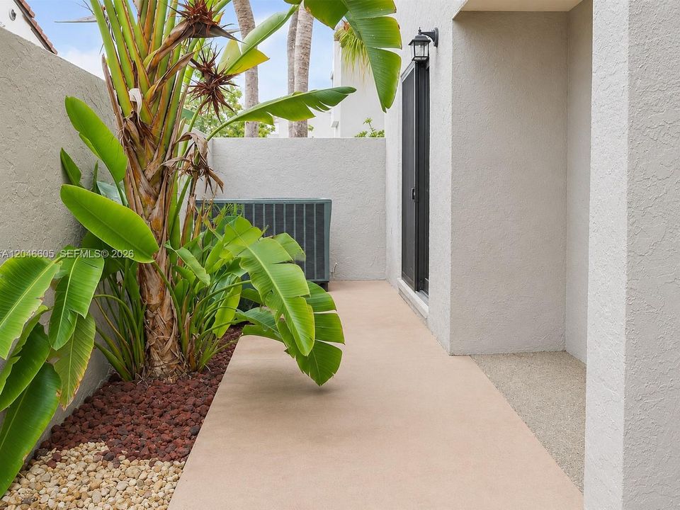 For Sale: $400,000 (2 beds, 2 baths, 1289 Square Feet)