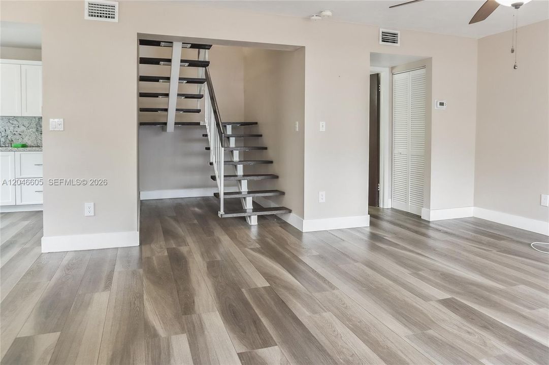 For Sale: $400,000 (2 beds, 2 baths, 1289 Square Feet)