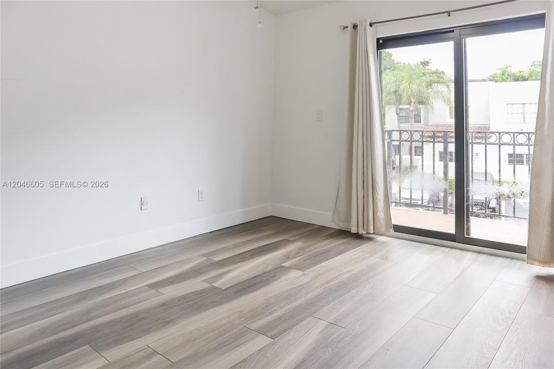 For Sale: $400,000 (2 beds, 2 baths, 1289 Square Feet)
