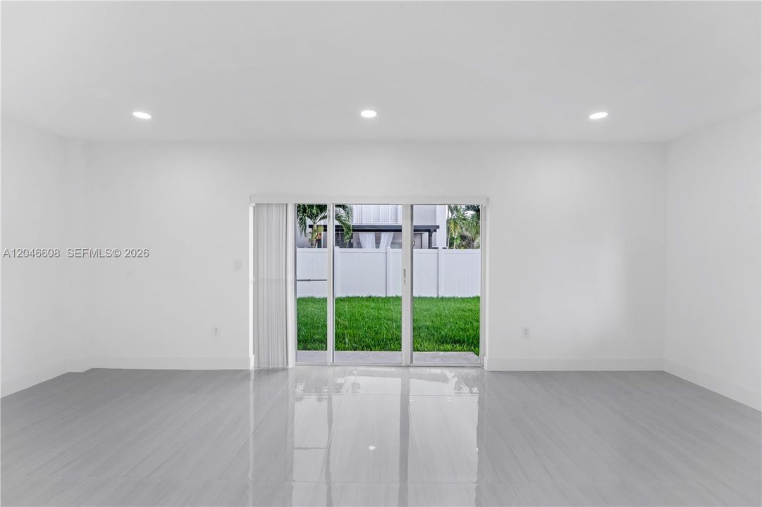 В аренду: $3,700 (3 спален, 2 ванн, 1508 Квадратных фут)