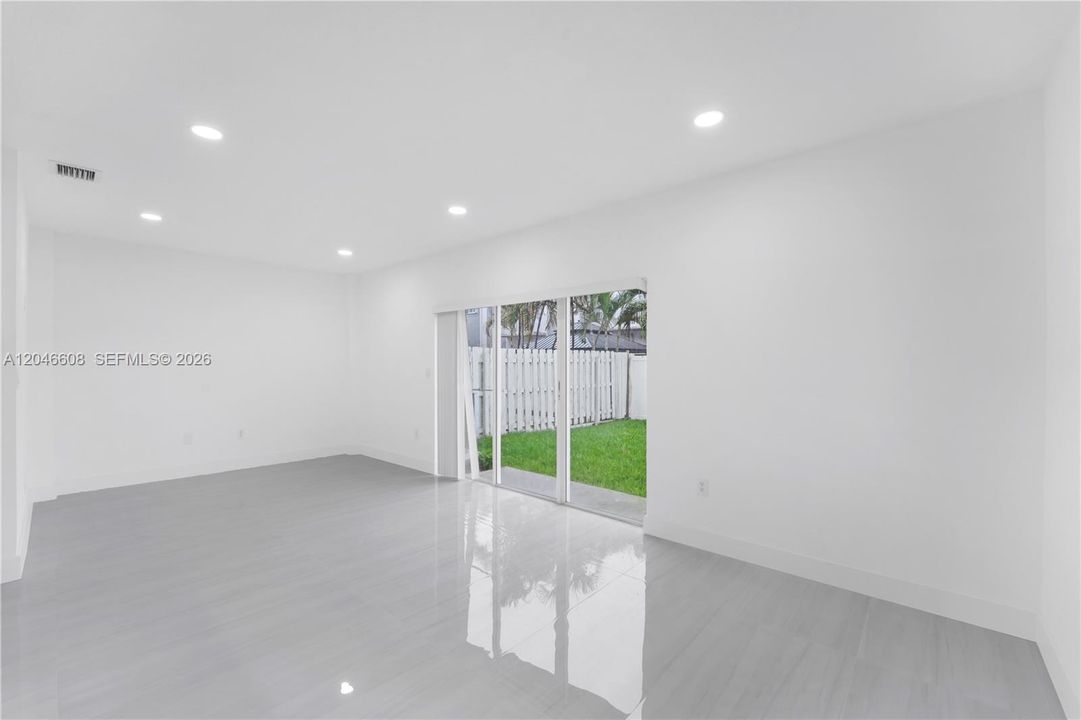 В аренду: $3,700 (3 спален, 2 ванн, 1508 Квадратных фут)