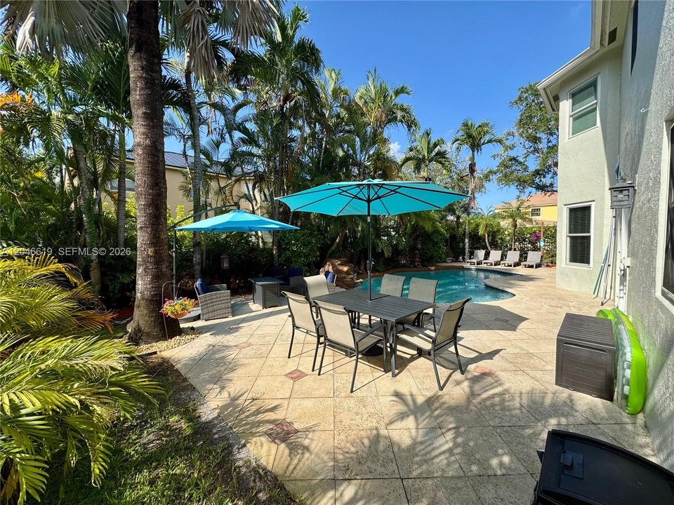 For Sale: $1,140,000 (5 beds, 3 baths, 3706 Square Feet)