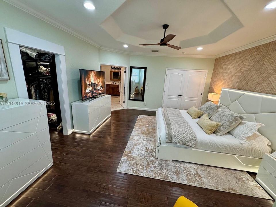 For Sale: $1,140,000 (5 beds, 3 baths, 3706 Square Feet)