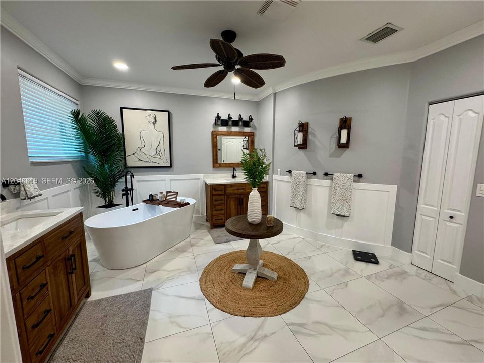 For Sale: $1,140,000 (5 beds, 3 baths, 3706 Square Feet)