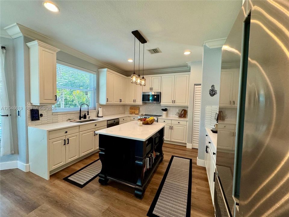 For Sale: $1,140,000 (5 beds, 3 baths, 3706 Square Feet)