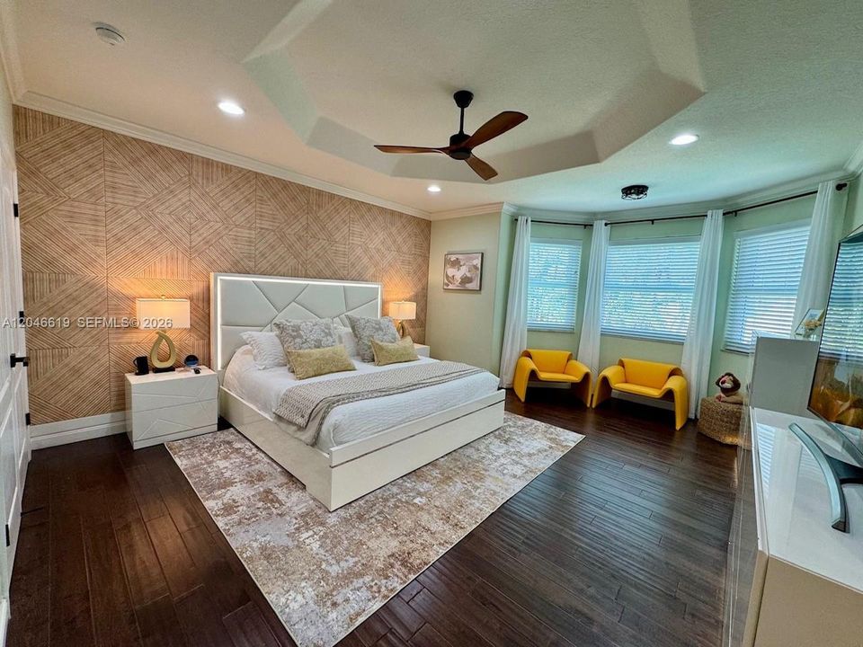 For Sale: $1,140,000 (5 beds, 3 baths, 3706 Square Feet)