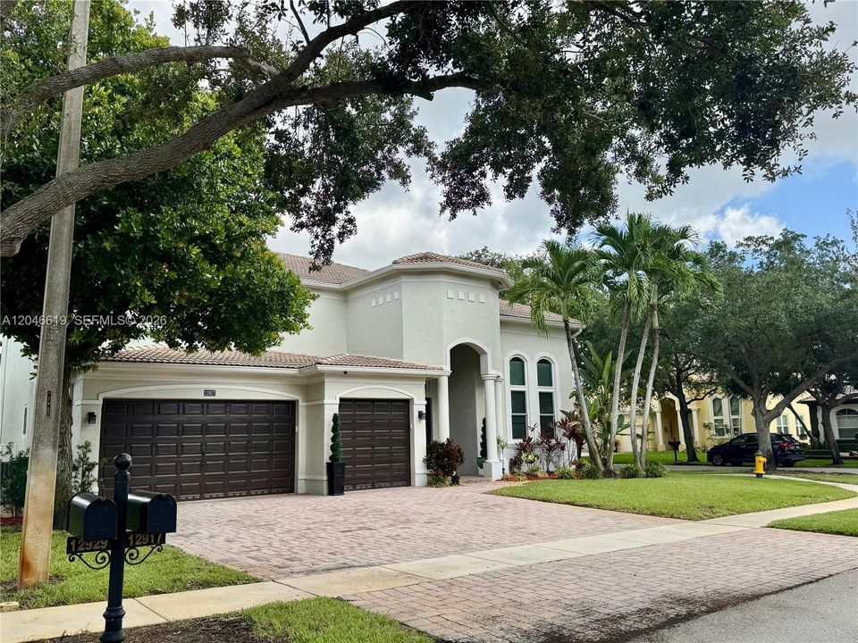 For Sale: $1,140,000 (5 beds, 3 baths, 3706 Square Feet)