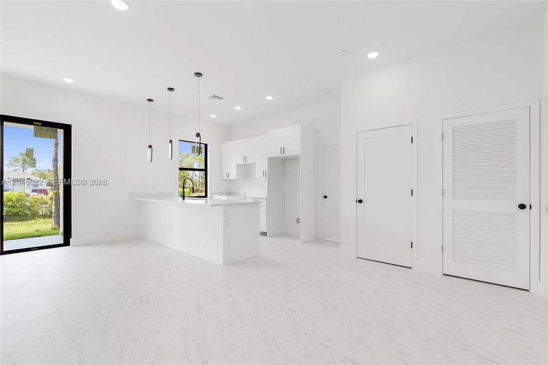 В аренду: $2,000 (3 спален, 2 ванн, 1633 Квадратных фут)