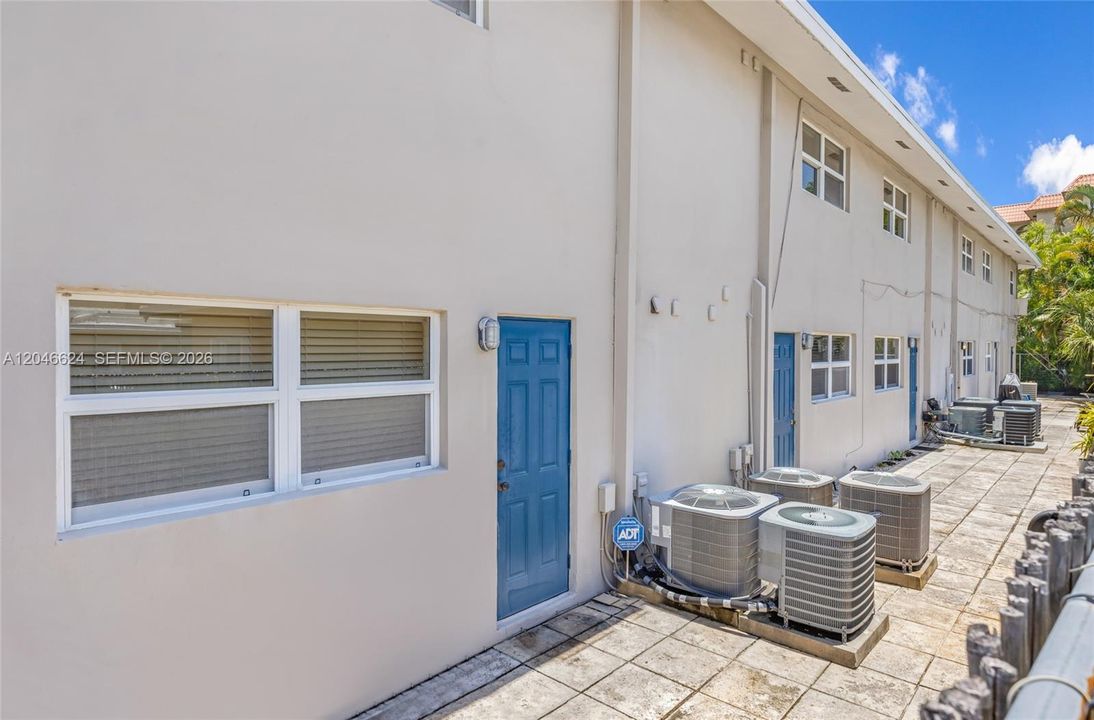 На продажу: $174,999 (1 спален, 1 ванн, 476 Квадратных фут)