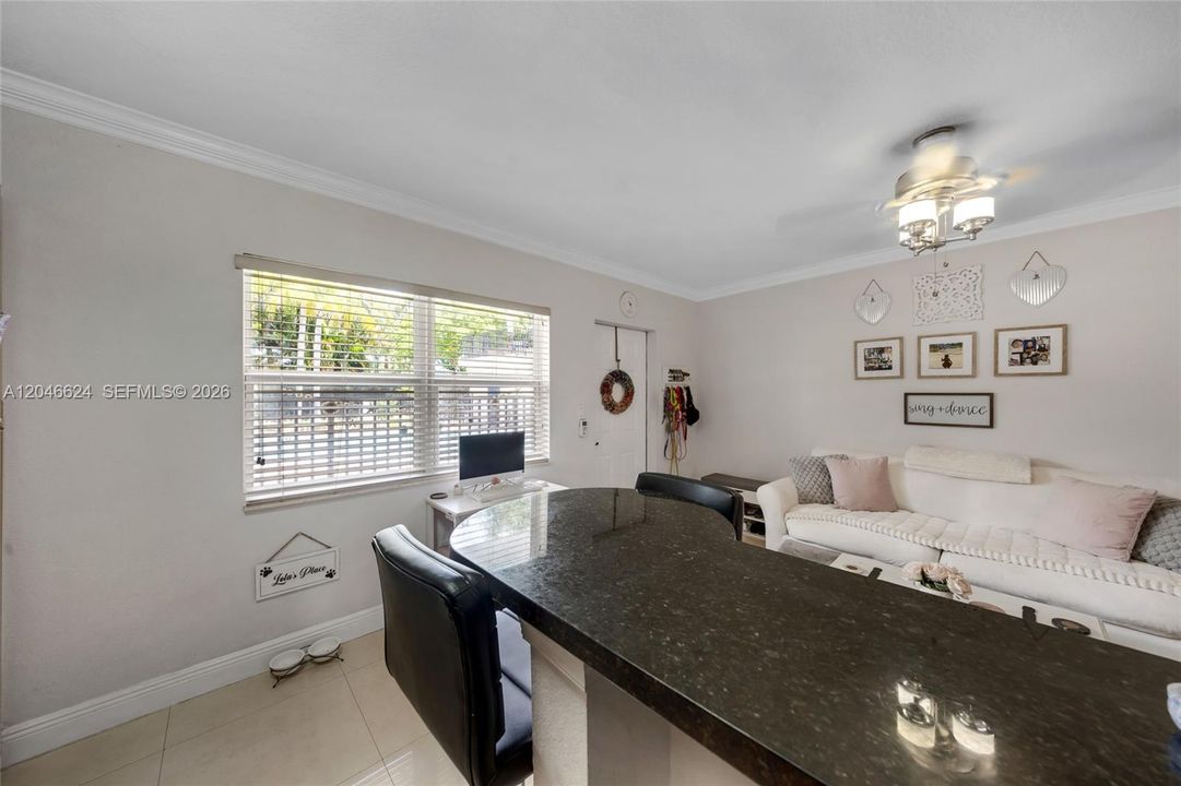 На продажу: $174,999 (1 спален, 1 ванн, 476 Квадратных фут)