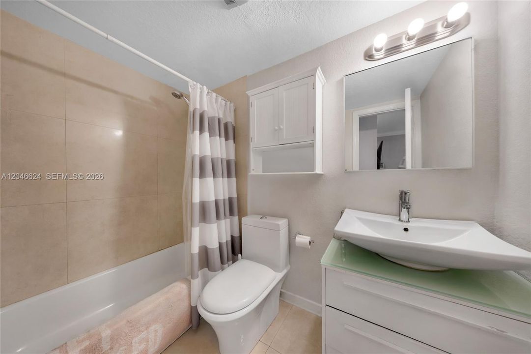 На продажу: $174,999 (1 спален, 1 ванн, 476 Квадратных фут)