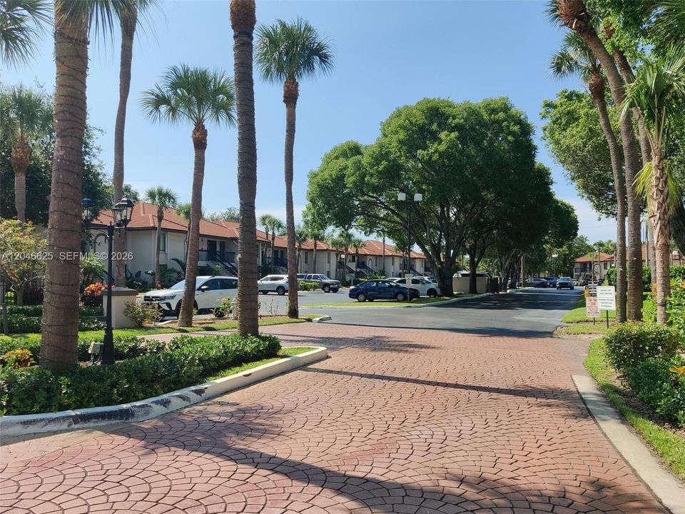 For Rent: $2,350 (2 beds, 2 baths, 1200 Square Feet)