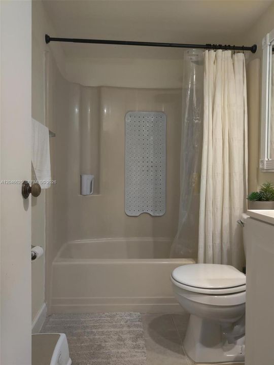 For Rent: $2,350 (2 beds, 2 baths, 1200 Square Feet)