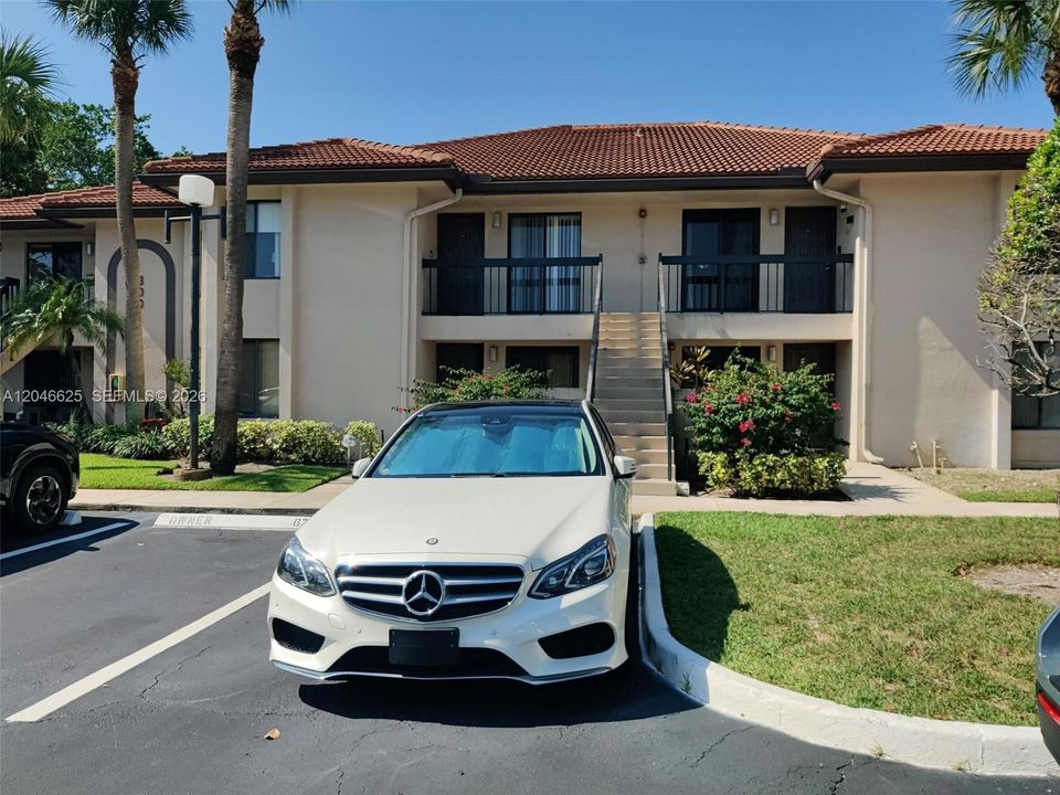 For Rent: $2,350 (2 beds, 2 baths, 1200 Square Feet)