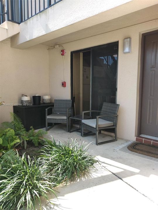 For Rent: $2,350 (2 beds, 2 baths, 1200 Square Feet)